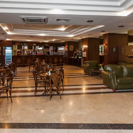 Отель Perre La & 4*