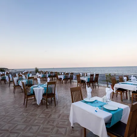 Отель Perre La & 4*